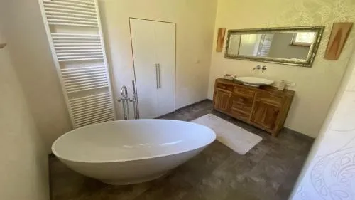 Klimaanlage, 5 Sterne Bahnhoftraum, 200qm Appartement "Waldzauber", 1200qm Garten, QR Code scannen für virtuellen Rundgang, Premium Ausstattung in Braunfels, Österreich