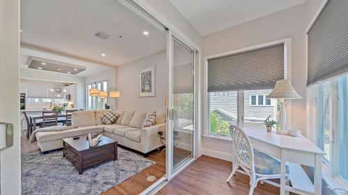 Sunshine Cottage at Cedars in Longboat Key, USA