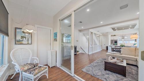 Sunshine Cottage at Cedars in Longboat Key, USA