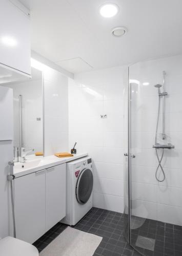 Bathroom, Moderni asunto hyvien yhteyksien paassa in Kirkkonummi