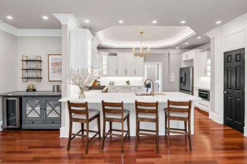 Kuchnia, The Wren 2 BR 2.5 BA Renovated in Colonial Heights