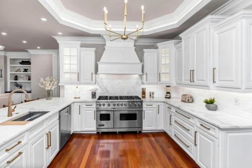 Kuchnia, The Wren 2 BR 2.5 BA Renovated in Colonial Heights