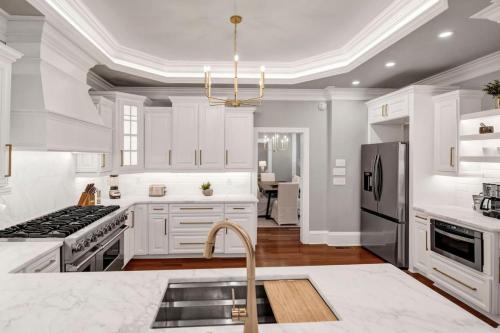 Kuchnia, The Wren 2 BR 2.5 BA Renovated in Colonial Heights