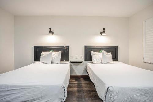 2 double beds