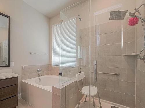 Shower, Kathleen's Place in Klein