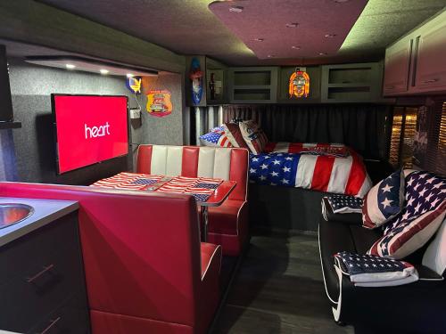 American rv glamping with hot tub, St Asaph