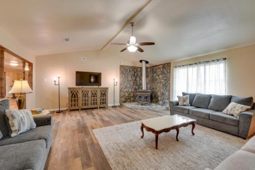 3 Mi to Lake Charles Family Home in Louisiana!