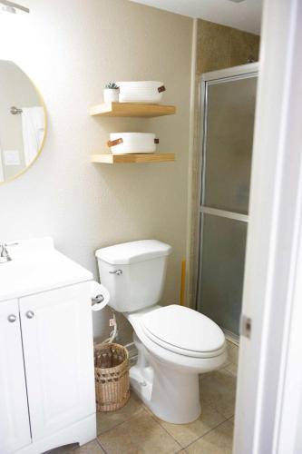 2 Bed 2 Bath 1st Floor Condo w Pool By Beach - image 2