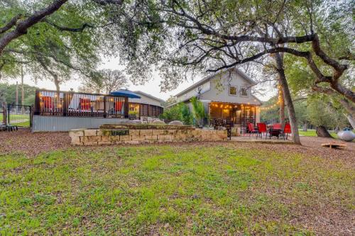 Jacks Cottage Backyard Oasis in New Braunfels!