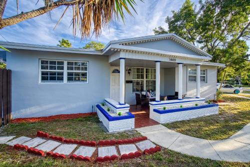 Exterior view, Las Olas Fort Lauderdale Getaway Pool, BBQ, Mini Golf & Game Room in Lauderhill