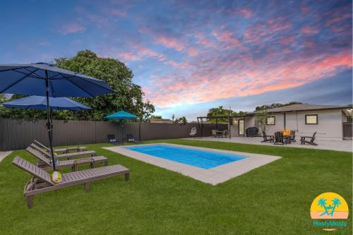 Boho Chic 3 Bed 2 Bath with Heated Pool & BBQ Great for Families