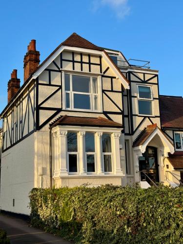 Gidea Park Hotel - image 13