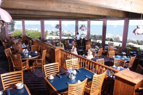Lighthouse Inn - Two Rivers - 레스토랑
