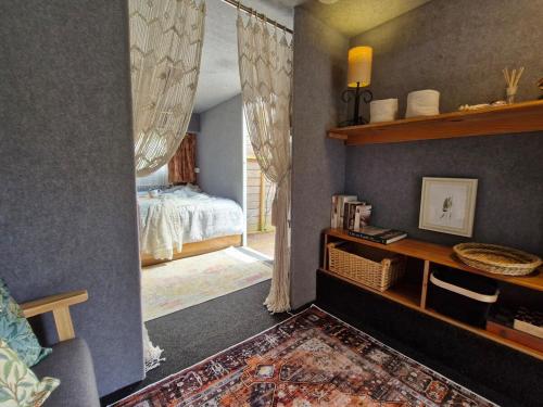 Romantic Retreat Pod by Historic Church on Wine Route in Karoola
