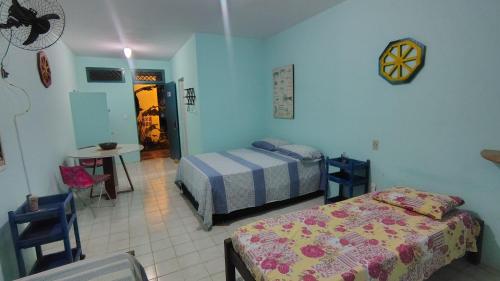1 double bed, 2 twin beds