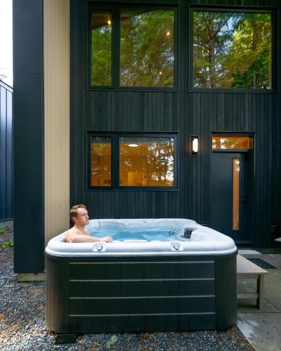 周邊環境, Calmwater Retreat New 2 br Hot Tub in 尤克盧利特市中心