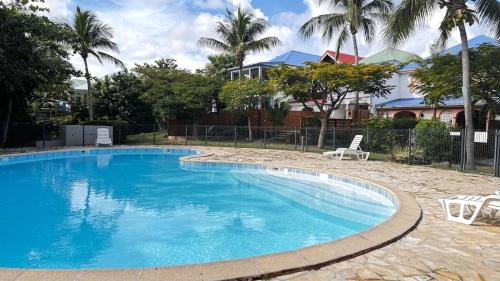 Villa Zanoli - Close to everything with pool!, Orient Bay