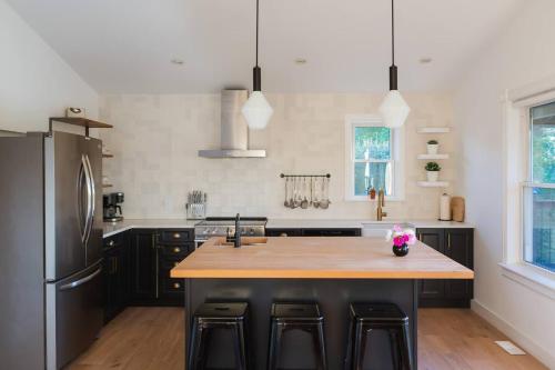 The Vue - Nestled by Roblin's Lake with a Hot Tub in Gardenville (ON)