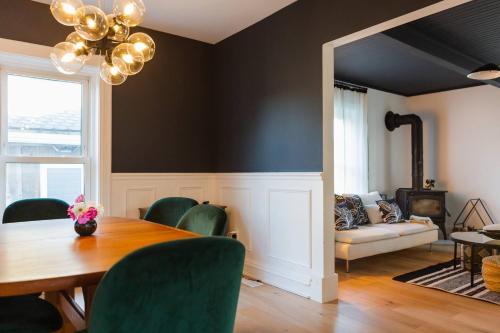 The Vue - Nestled by Roblin's Lake with a Hot Tub in Gardenville (ON)