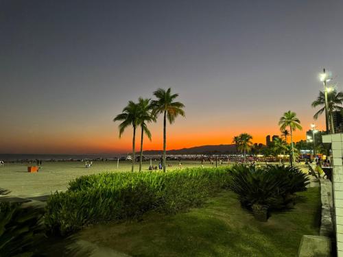 Apto no canto do forte 3 min da praia in กันโตโดฟอร์เต