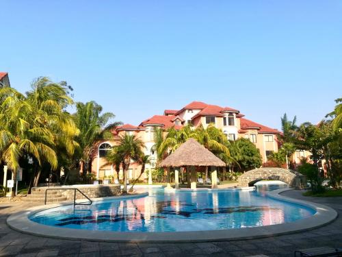 Apartamento con vistas a la piscina en Buganvillas