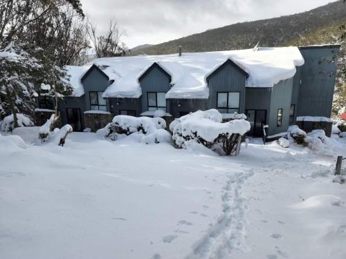 外部景觀, Walk to Slopes & Village, Stylish 2BR Thredbo Chalet with Garage in 鐵擂堡村