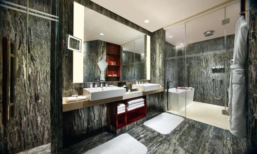 room detail thumbnail 2