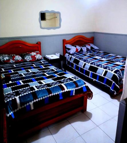 2 twin beds