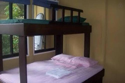 1 double bed, 2 bunk beds