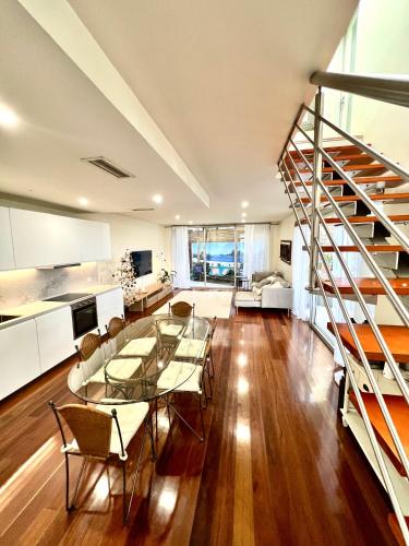 Kitchen, Stunning View room-Steps to Bondi Beach in Bellevue Hill