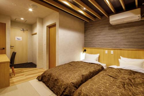2 twin beds