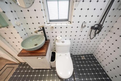 YueYang - Tranquil Gentle Lane House with Private Patio, Shanghai (foto 8)