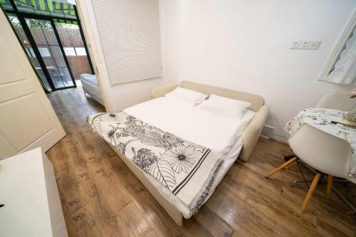 One-Bedroom Apartment image 10