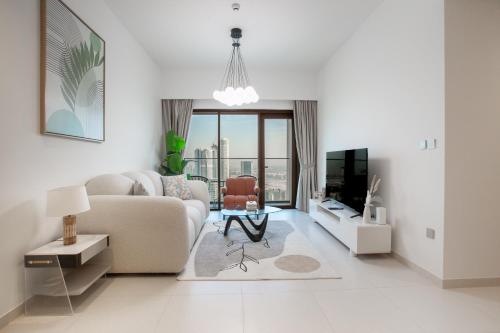 Prime Downtown Location 2BR Apt Burj Royale, Dubai