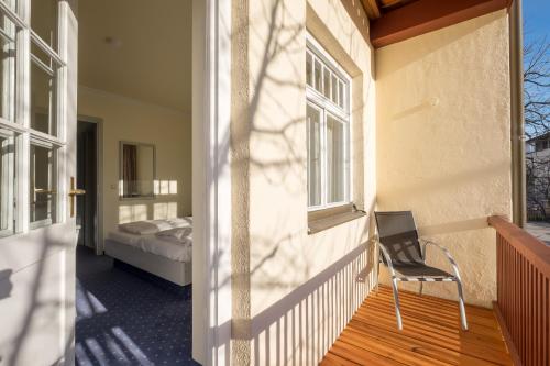 陽台/露台, Hotel Gautinger Hof - Ruhig im Fünf-Seen-Land nahe S-Bahn und München (Hotel Gautinger Hof - Ruhig im Funf-Seen-Land nahe S-Bahn und Munchen) in 高廷