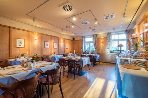 餐廳, Hotel Gautinger Hof - Ruhig im Fünf-Seen-Land nahe S-Bahn und München (Hotel Gautinger Hof - Ruhig im Funf-Seen-Land nahe S-Bahn und Munchen) in 高廷