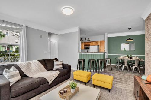2 Bedroom Vacation Condo (2016) thumb 3