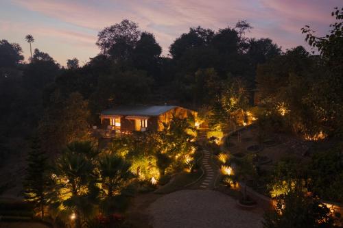Фасада на хотела, SaffronStays Sylvan Farms - 3BR eco-luxury villa with birdwatching, trekking and organic farming in  in Salgaon