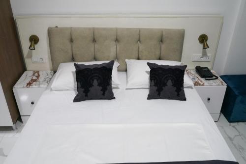 Eclipse Hotel - image 7