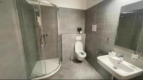 Pension De Lux Königsbrunn (Pension De Lux Konigsbrunn) in 柯尼希斯布倫