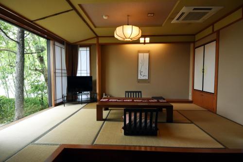 Deluxe Japanese-Style Room with Twin Room and Indoor Hot Spring Bath - Non-Smoking 101