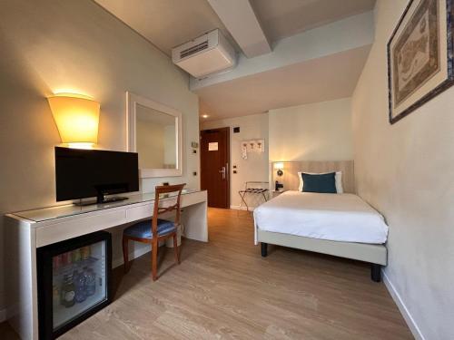 Hotel Plaza - image 13