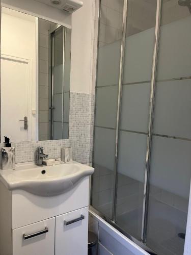 浴室, Appartement au calme 3 personnes in 聖色爾爵