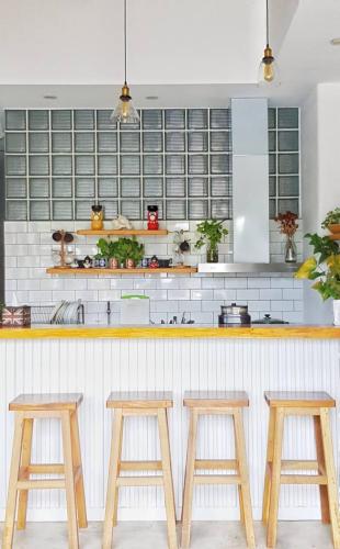 더 레드 호텔