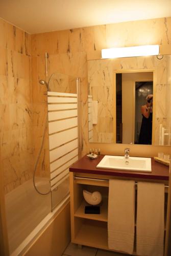 2 bedrooms, 4 beds