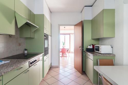 Miralago by Quokka 360 - flat in the gulf of Melano in Melano