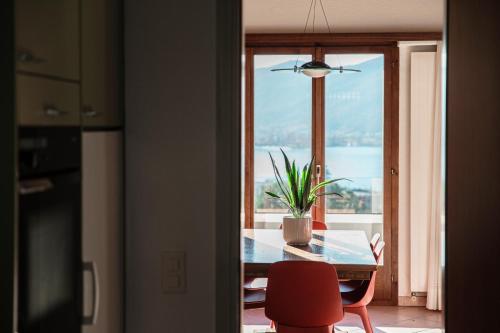 Miralago by Quokka 360 - flat in the gulf of Melano in Melano