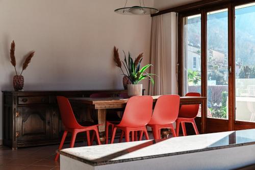 Skupni salon/TV območje, Miralago by Quokka 360 - flat in the gulf of Melano in Melano