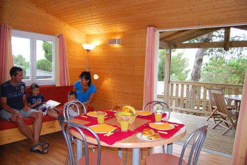 Lagrange Grand Bleu Vacances – Résidence Les Pescalunes - image 7