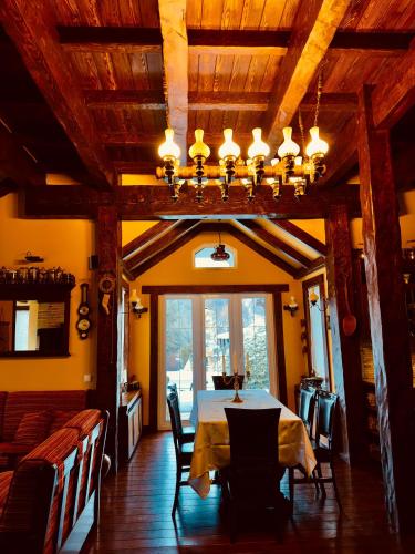 Seadmed, Chalet d'Argent in Bodești